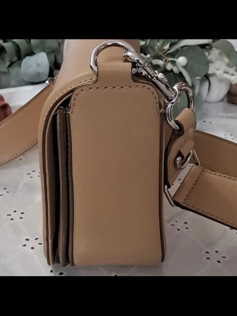 Marc Jacobs Beige Leather Crossbody with Signature Medallion - Picture 16 of 16